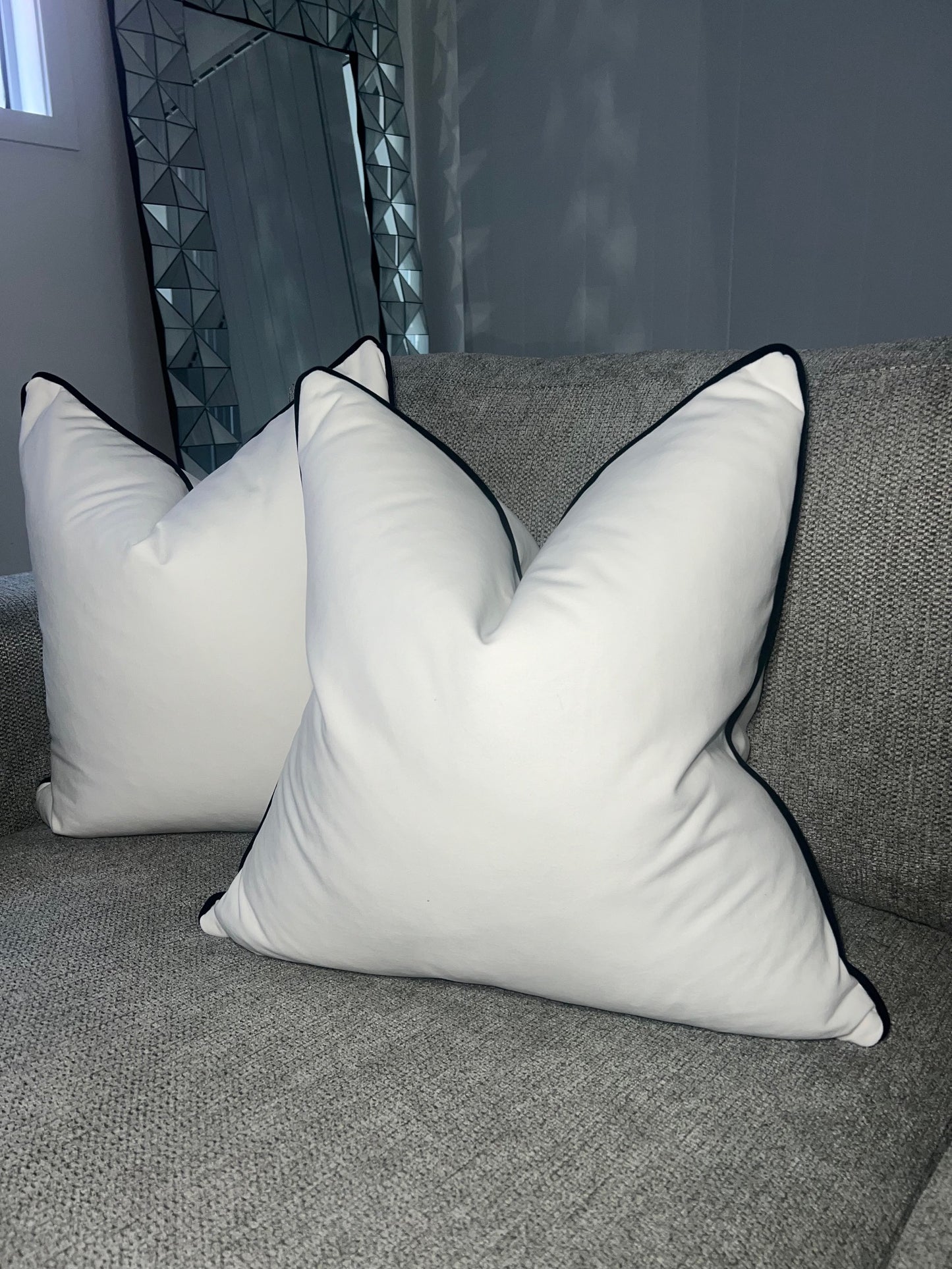 Plush Optic White Black Cushion