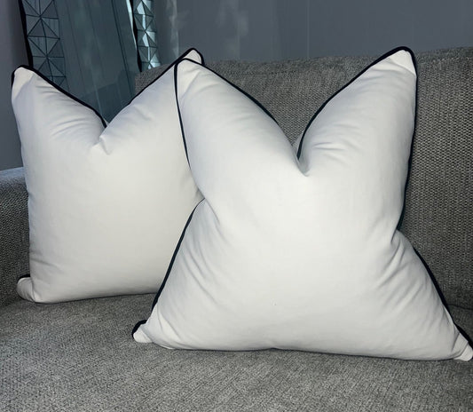 Plush Optic White Black Cushion